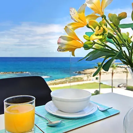 Josephine - Beachfront Apartament